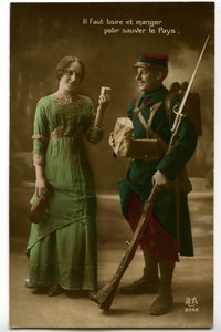 Guerra 1914 - 1918 (14-18): tarjeta postal de época que muestra a un soldado francés con uniforme azul (horizonte azul) tomando el pan y el vino que le trae una joven: beber y comer para salvar al país - comida -. de Unknown photographer