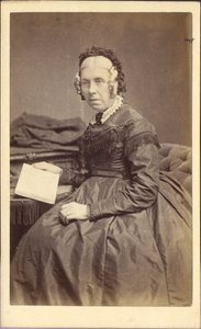 Mujer con un libro, hacia 1860 (fotografía) de Unknown photographer