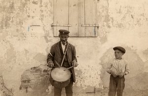 subastador y niño