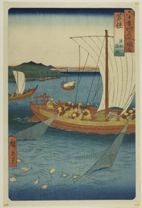 Provincia de Wakasa: Barco pesquero recogiendo peces planos con red (Wakasa, gyosen karei ami), de la serie "Lugares famosos de las sesenta y tantas provincias (Rokujuyoshu meisho zue)". de Utagawa Hiroshige