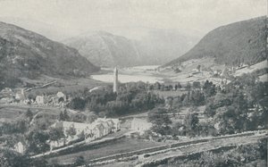 Un pueblo irlandés Glendalough de Valentine and Sons Ltd