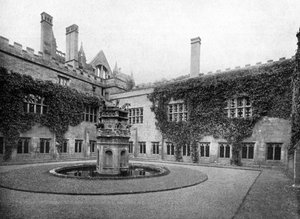 Los claustros, Abadía de Newstead, Nottinghamshire, 1924-1926 de Valentine and Sons Ltd