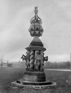 El reloj de sol, Castillo de Glamis, 1924-1926