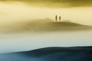 Las colinas doradas en la bruma de Vanja Tajnsek