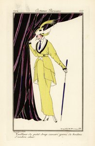 Mujer con vestido amarillo canario con botones ámbar. de Victor Lhuer