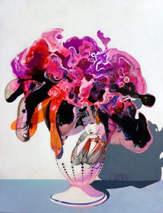 Mujer con un estampado floral llamativo de Victor Tkachenko