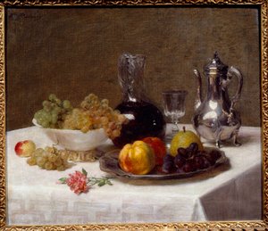 Esquina de mesa Bodegón de frutas (uvas, membrillo y pera), platería y jarra de vino de Victoria Dubourg