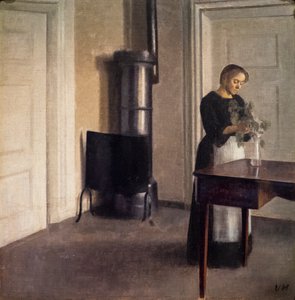 Interior con una mujer arreglando flores en un jarrón de Vilhelm Hammershoi