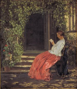 Dama leyendo fuera de una puerta de jardín