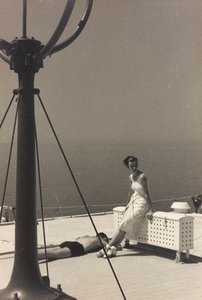Pareja a bordo del crucero "Oceania", del álbum "At the Edge of Oceania 28th July to 10th August 1935".