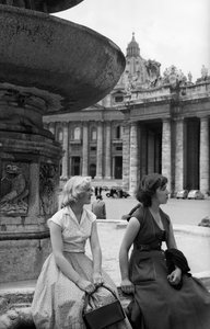 Extranjeros en Roma, c.1960 (gelatina de plata)