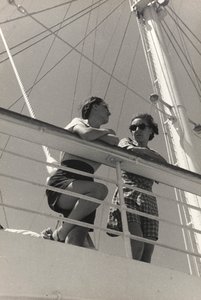 Pasajeros a bordo del crucero "Oceania", del álbum "At the Edge of Oceania 28th July to 10th August 1935". de Vincenzo Balocchi