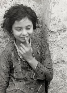 Retrato de un niño, del álbum "Crucero por el Egeo - Zara, Atenas, Rodas y Trípoli", mayo de 1934 (foto en blanco y negro). de Vincenzo Balocchi
