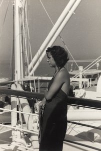 Mujer a bordo del crucero "Oceania", del álbum "At the Edge of Oceania 28th July to 10th August 1935".