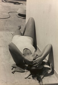 Mujer a bordo del crucero "Oceania", del álbum "At the Edge of Oceania 28th July to 10th August 1935". de Vincenzo Balocchi