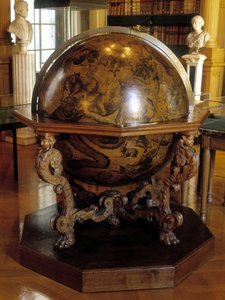 El globo celestial de Coronelli al meridiano de Gatellier. Este globo fue hecho por el monje franciscano Vincenzo Coronelli (1650-1718). Institut de France París de Vincenzo Maria Coronelli