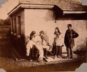 Niños escuchan a un hombre tocando el violín, c.1859-61 de Viscountess Hawarden