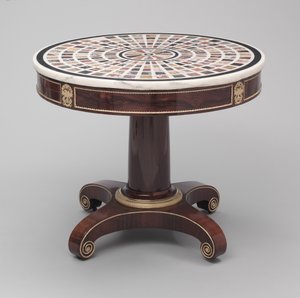 Mesa Neoclásica con tapa de mármol de muestra de Voss Voss