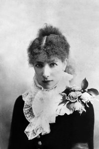 La actriz Sarah Bernhardt (1844-1923) como Marguerite Gautier en la obra de AlexandreDumas "La dame aux Camelias" en 1880 de W. and D. Downey