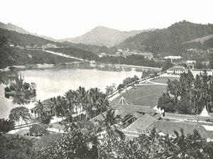Vista desde el Paseo de Lady Horton, Kandy, Ceilán, 1895 de W and S Ltd