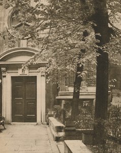 Puerta Sur de la Iglesia de Santa María Aldermanbury, c. 1935 de Walter Benington
