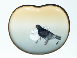 Bandeja con representación de pájaros, c.1890-95 (esmalte cloisonné) (para el reverso ver 416491) de Watanabe and Sosuke Namikawa Seitei