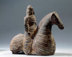 Arte chino: estatuilla de jinete en armadura (206 a.C.-220 d.C.), período Han. París, Museo Cernuschi