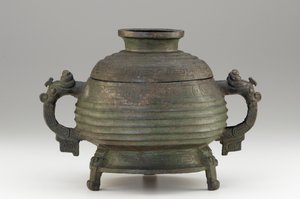 Vasija (Kuei) y tapa, siglo IX-VIII a.C. (bronce) de Western Zhou Dynasty Chinese School