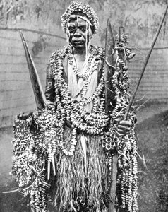 Un brujo, Uganda, África, 1936 de Wide World Photos