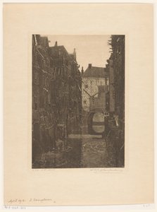 Casas en el Voorstraatshaven en Dordrecht
Canal en Dordrecht (título original)
Dordrecht, seis grabados de W.O.J. Nieuwenkamp y J.M. Graadt van Roggen (título original de la serie) de Wijnand Otto Jan Nieuwenkamp (signed by artist)