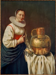 Una mujer con jarra de cobre