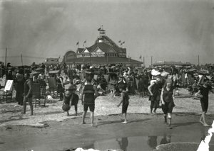 Escena de playa, Coney Island, c.1910-21 de William Davis Hassler
