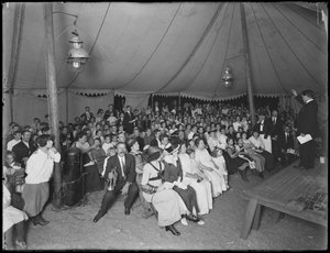 Reunión infantil de la Sociedad Evangelística, East 67th Street y Avenue A, Ciudad de Nueva York, 24 de julio de 1914 de William Davis Hassler