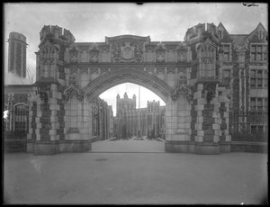 Puerta en el City College de Nueva York, c.1912 de William Davis Hassler