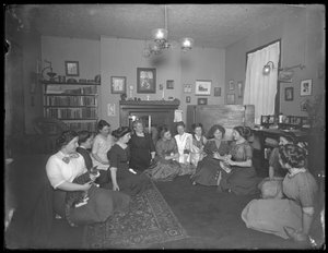Harriet E. Hassler con un grupo de mujeres jóvenes, 206 W. 13th Street, Nueva York de William Davis Hassler