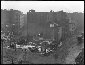 Vista en ángulo alto de las intersecciones de Downing Street, West Houston Street y Varick Street, Ciudad de Nueva York, 18 de febrero de 1916 de William Davis Hassler