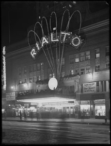 Marquesina iluminada para el Teatro Rialto, Ciudad de Nueva York, 6 de enero de 1917 de William Davis Hassler