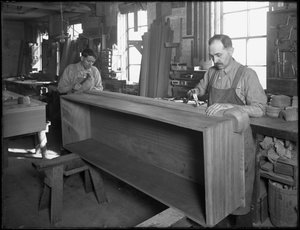 Clavando la base de un ataúd de madera, Oneida, Nueva York, 3 de abril de 1916 de William Davis Hassler