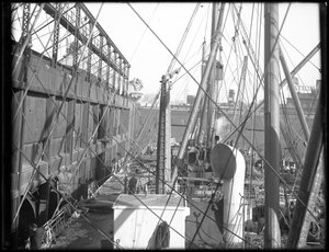 R.M.S. Carpathia cargando en el Muelle 54 N.R., 1912 de William Davis Hassler