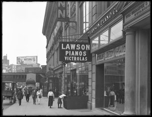 Letrero para Lawson Pianos, 372 E. 149th Street, Nueva York, 2 de agosto de 1916 de William Davis Hassler
