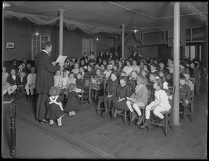 Clase de escuela dominical en la iglesia bautista en 235 E. 83rd Street, Nueva York, 27 de febrero de 1916 de William Davis Hassler