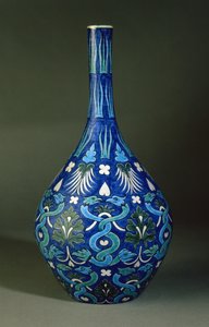 Jarrón botella, fabricado por William de Morgan & Co., decorado por James o John Hersey, Sand