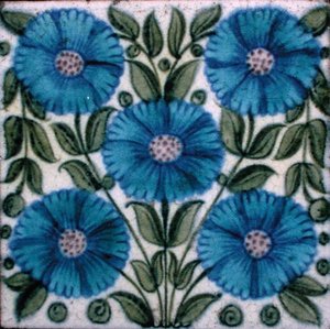 Azulejo con diseño floral de estilo persa