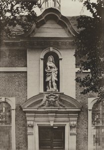 Puerta, Berkeley Almshouses, Worcester (foto en b/n) de William Galsworthy Davie