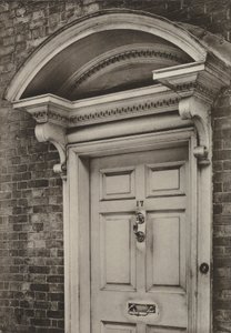 Puerta, The Causeway, Horsham, Sussex (foto en b/n) de William Galsworthy Davie