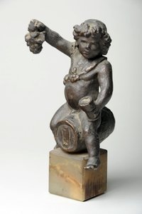 Querubín en un barril de vino de William Hamo Thornycroft
