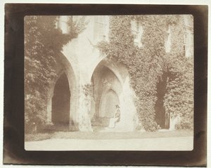 Calvert Jones sentado en la sacristía de la Abadía de Lacock, 1845 de William Henry Fox Talbot