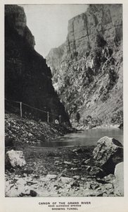 Cañones de Colorado: Cañón del Río Grande, cerca de Glenwood Springs, mostrando túnel de William Henry Jackson