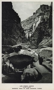Cañones de Colorado: Los Pinos Canon, Toltec Gorge, Mostrando Tren de Coches Entrando en el Túnel de William Henry Jackson