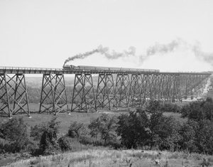 Puente ferroviario sobre el río Des Moines, c.1900 de William Henry Jackson